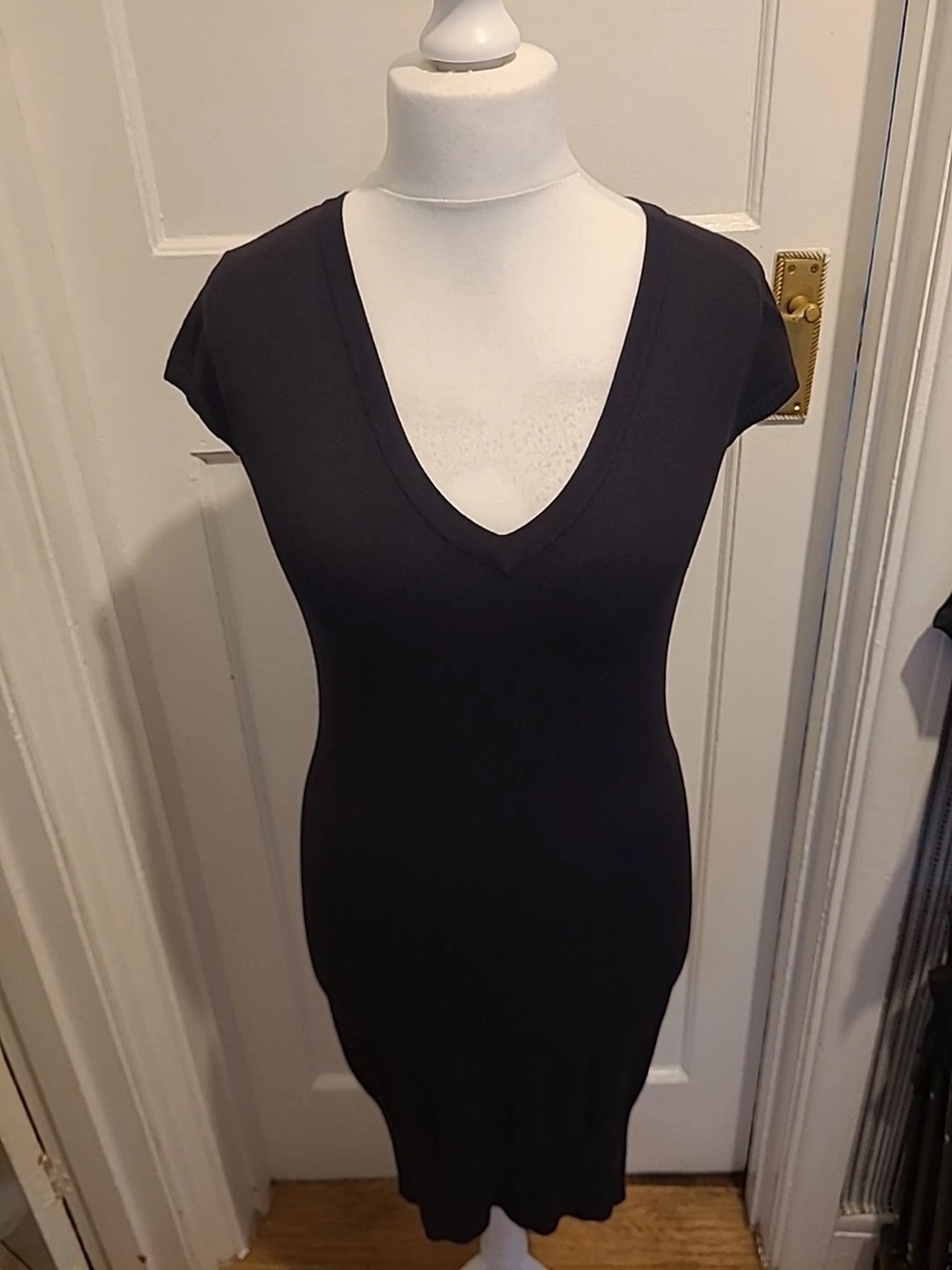 Elegant Black V-Neck Cap Sleeve Prom Dress